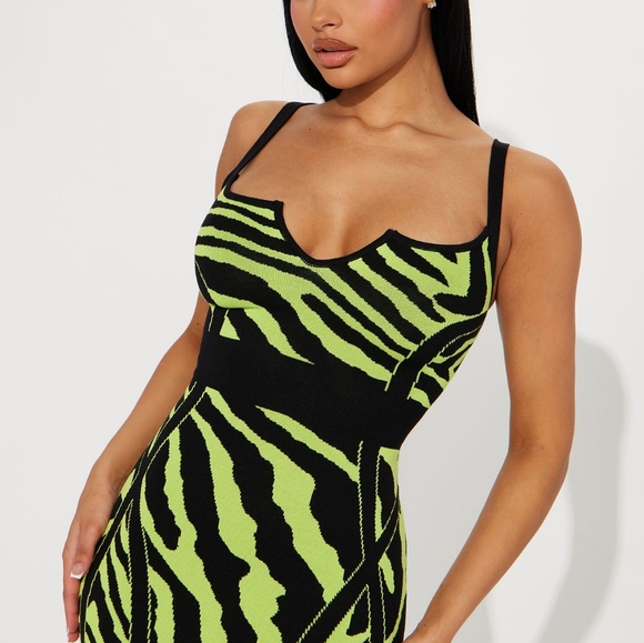 Dress - Picture 10 of 11